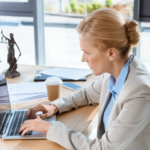 How You Choose Between Traditional and Online Paralegal Programs