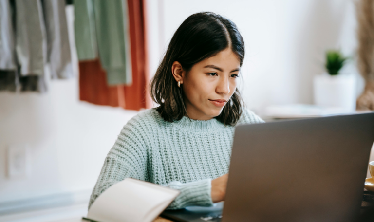 Online Paralegal Student Takes Steps Toward Reaching Goals