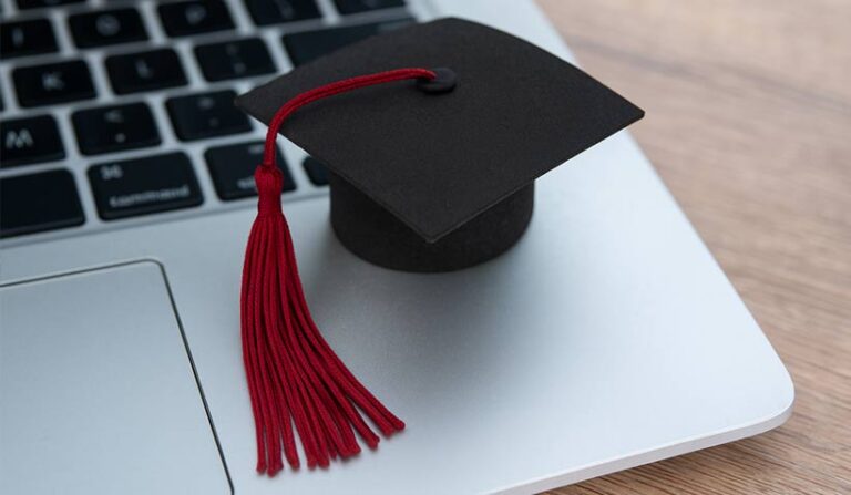 online paralegal grad